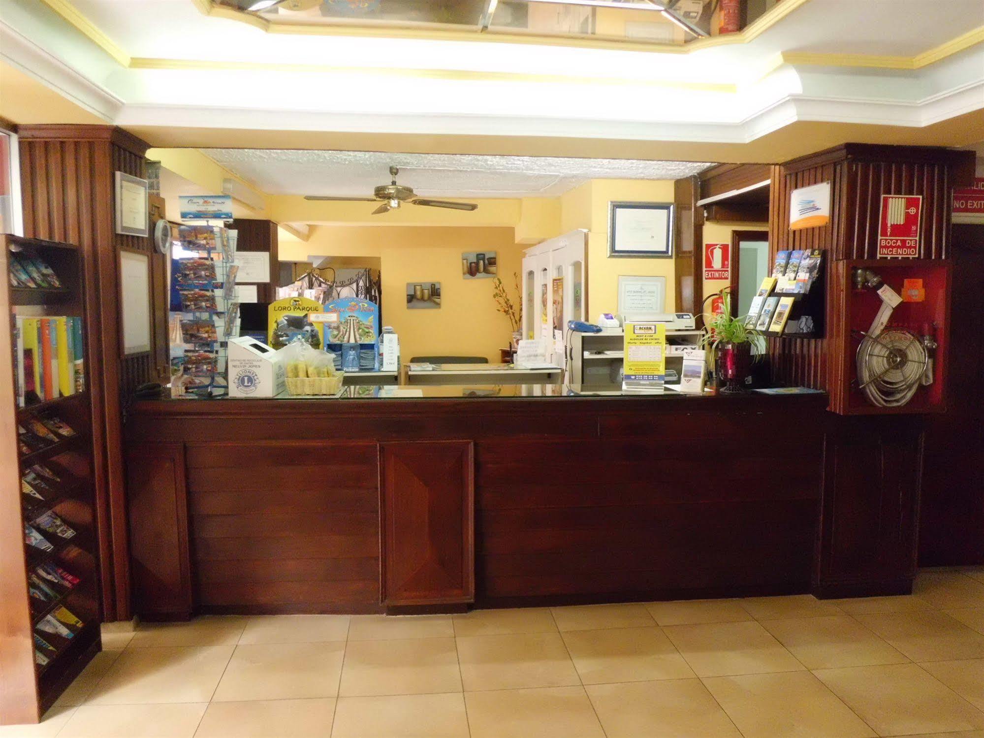 Apartamentos Park Plaza ปูแอร์โตเดลาครูซ ภายนอก รูปภาพ