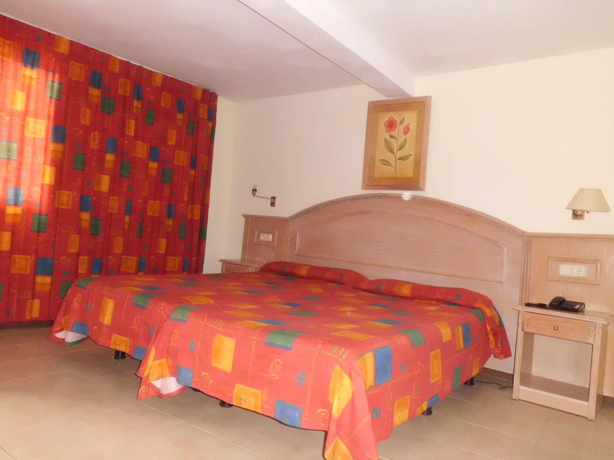Apartamentos Park Plaza ปูแอร์โตเดลาครูซ ภายนอก รูปภาพ