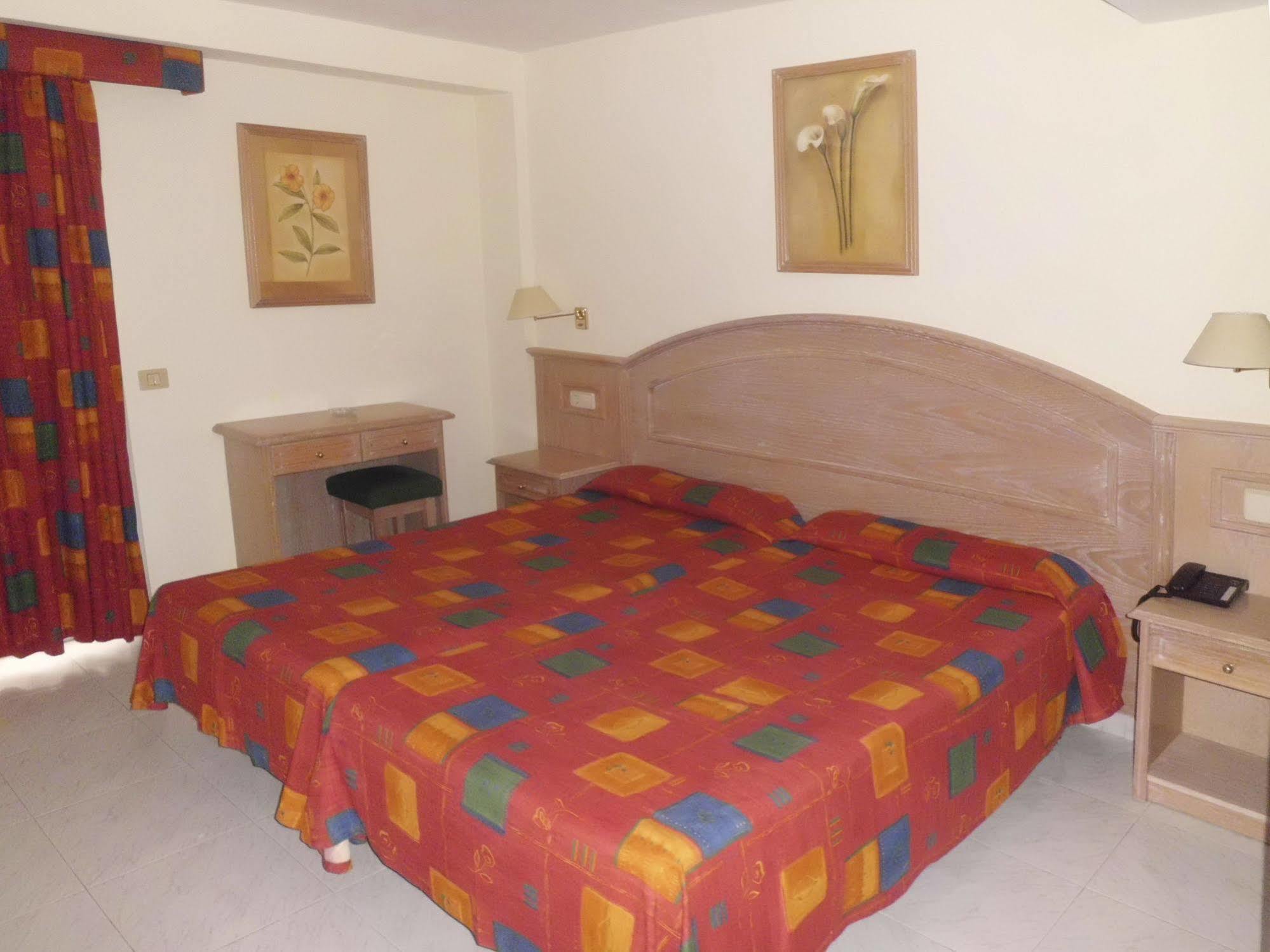 Apartamentos Park Plaza ปูแอร์โตเดลาครูซ ภายนอก รูปภาพ